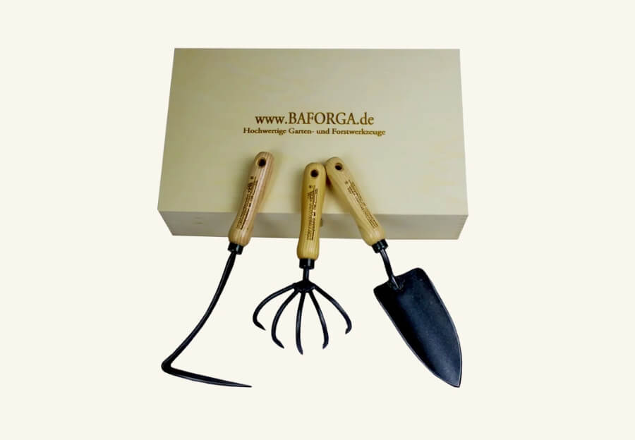 Personalisiertes Gartenwerkzeug ist ein originelles Geschenk zur Rente