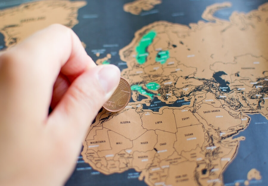 Eine Scratch Map als eines der besten Geschenke zur Rente