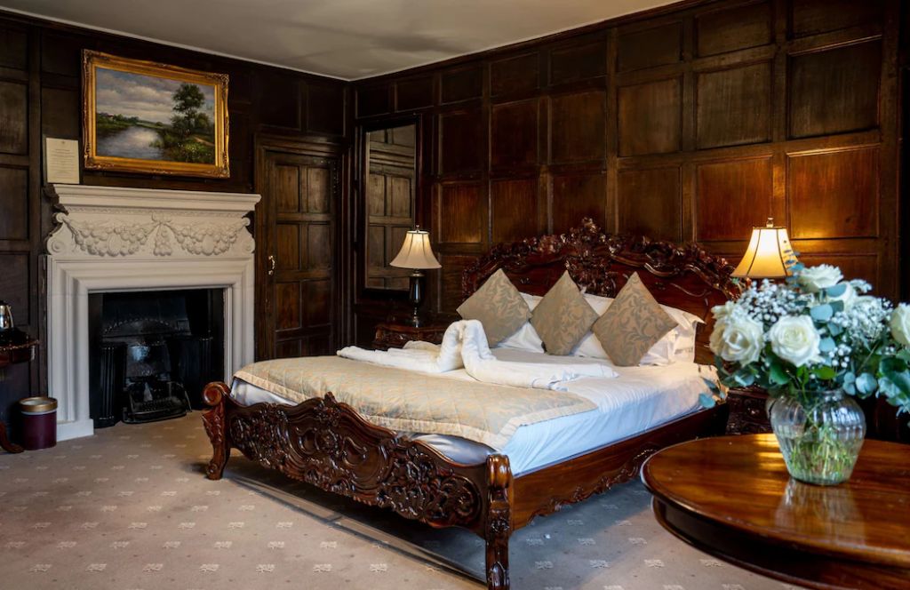 Castle Bromwich Hall is one of the most haunted hotels in england