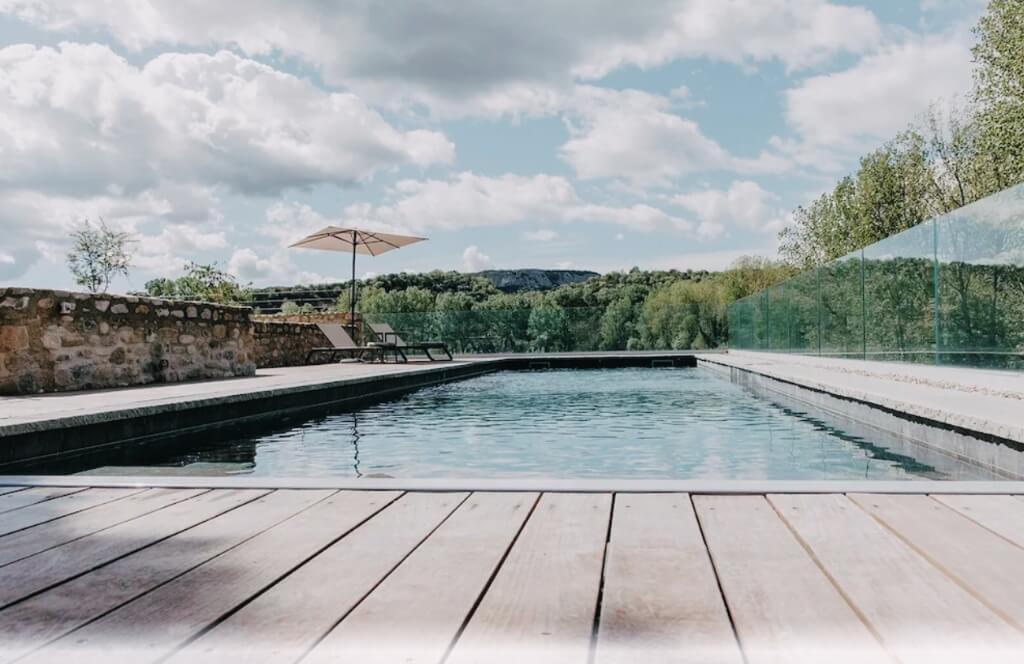 La piscine de l'Hôtel Villa Walbaum à Vallon Pont d'Arc où partir cet été