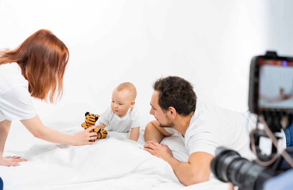 one of the top gifts for new mums is a baby photoshoot