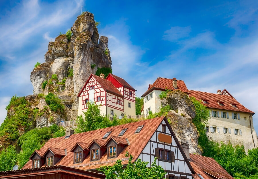 Fachwerkhäuser in der Fränkischen Schweiz im Sommer