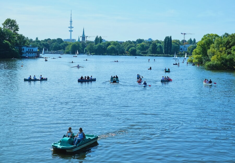 Boote in Hamburg im Sommer