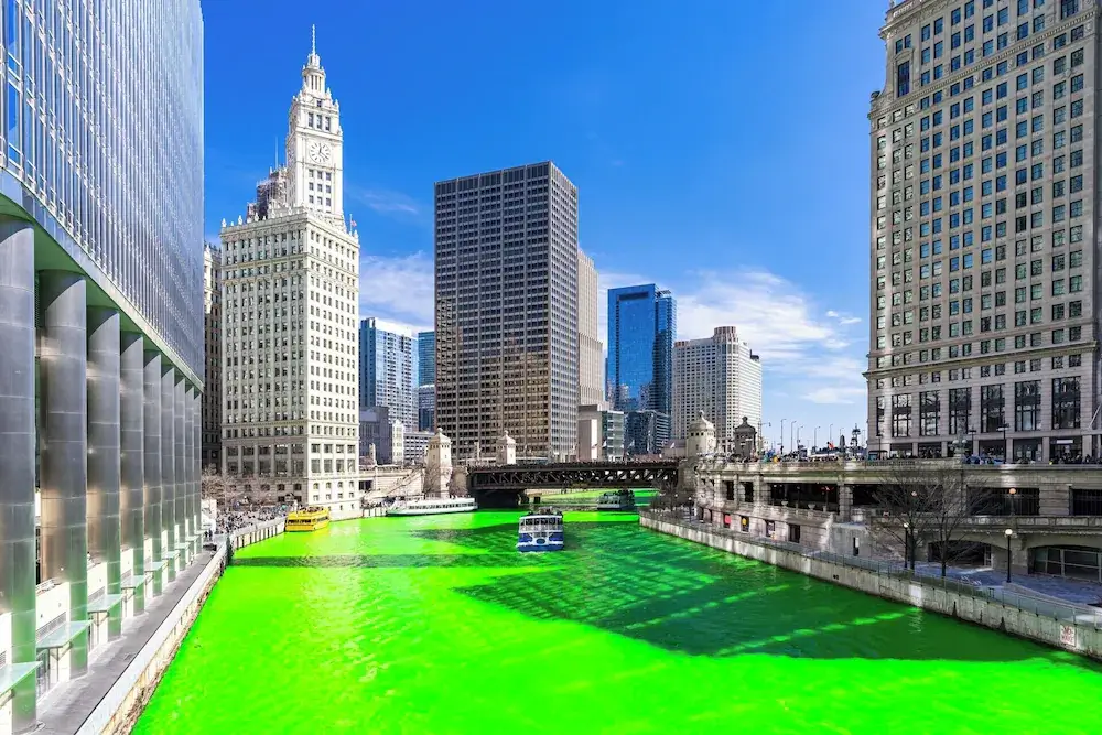 Four seasons hotel in Chicago with spectacular views of the city center