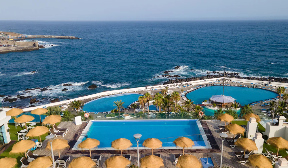 Hotel Vallemar Tenerife - Pool views beside the sea from one of the rooms