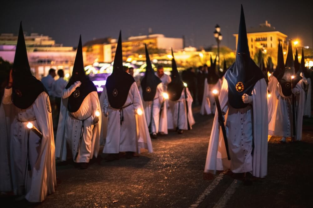 Procesión nocturna de Semana Santa