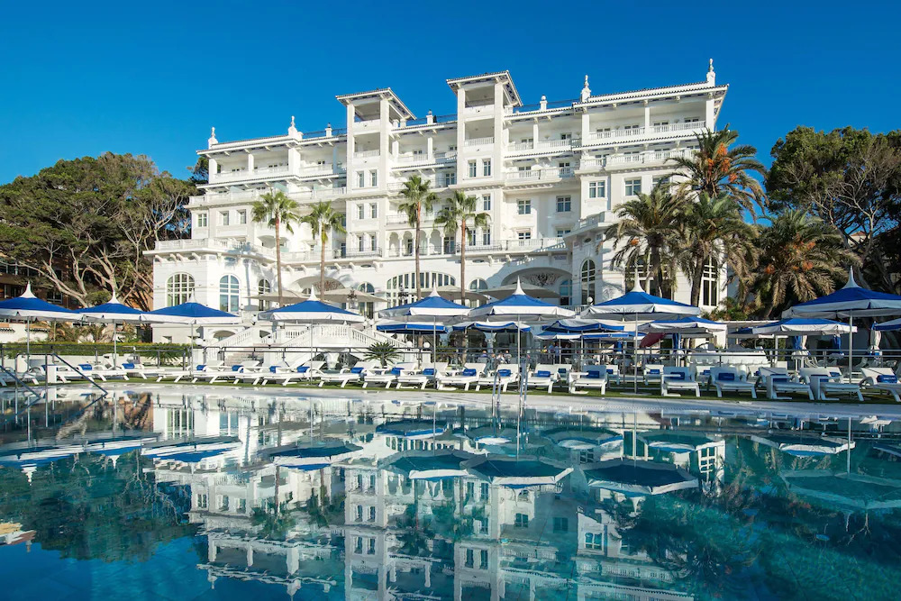 Gran Hotel Miramar en Málaga con piscina y zona chill out