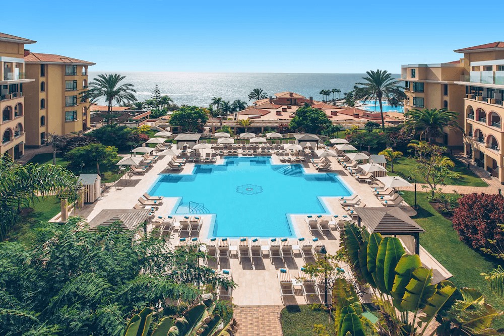 Hotel in the Canary Islands, with pool and facing the sea in Costa Adeje, Tenerife