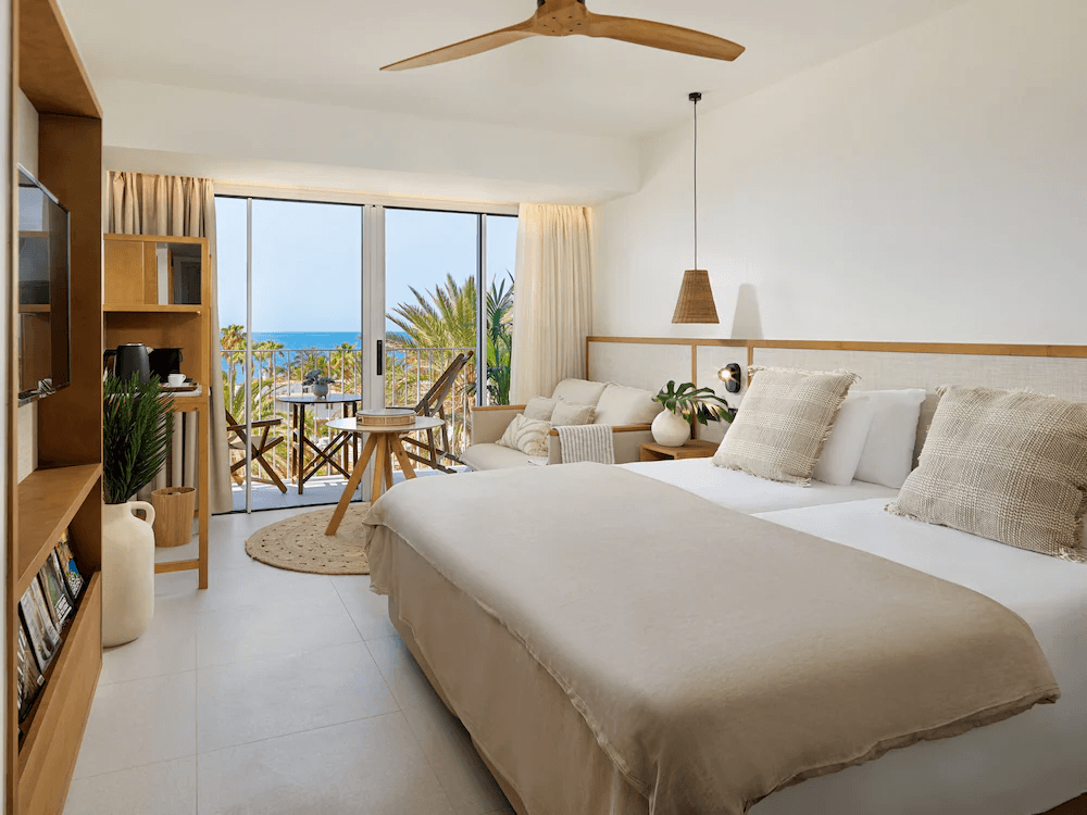 Hotel en Gran Canaria con decoración interior de inspiración canaria y vistas desde la habitación