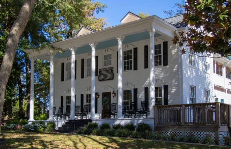 pretty town house in Dahlonega