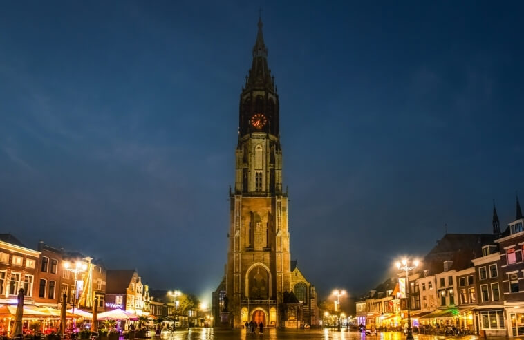 Romantische stad Delft in de avond 2026