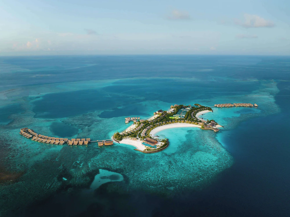 Located in Amingiri, Hilton Maldives Amingiri Resort & Spa is within the vicinity of Baros Marine Center and Angsana Beach. This beach resort is within the region of Vabbininfaru Beach and Bandos Beach.