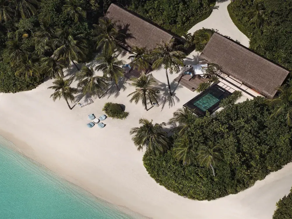 With a stay at One&Only Reethi Rah in Reethi Rah, you'll be on the waterfront, within a 5-minute drive of Paradise Island Beach and Thulhagiri Beach. This beach resort is 0.1 mi (0.1 km) from Angsana Beach and 0.1 mi (0.1 km) from Bandos Beach.