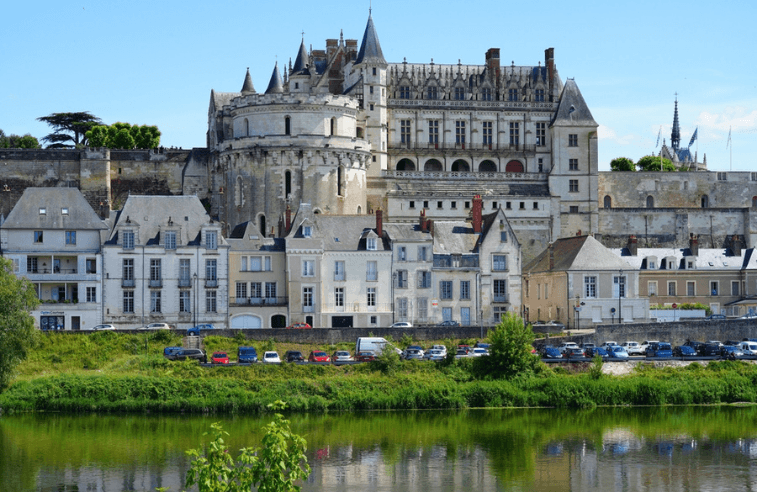 Amboise, bonne destination où partir en France and juin